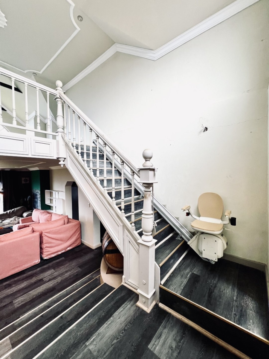 6 Bedroom Property for Sale in Herolds Bay Western Cape
